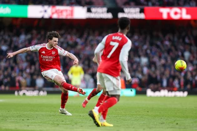 Declan Rice of Arsenal crosses the ball into the box Arsenal v Chelsea, Football, Premier League, Emirates Stadium, London, UK - 01 03 2026 EDITORIAL USE ONLY No use with unauthorised audio, video, data, fixture lists (outside the EU), club league logos or live services. Online in-match use limited to 45 images (+15 in extra time). No use to emulate moving images. No use in betting, games or Copyright: xAnthonyxHanc Shutterstockx 16718865ac