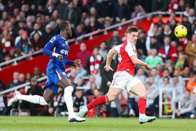 Viktor Gyokeres of Arsenal chases after the ball whilst under pressure from Trevoh Chalobah of Chelsea Arsenal v Chelsea, Football, Premier League, Emirates Stadium, London, UK - 01 03 2026 EDITORIAL USE ONLY No use with unauthorised audio, video, data, fixture lists (outside the EU), club league logos or live services. Online in-match use limited to 45 images (+15 in extra time). No use to emulate moving images. No use in betting, games or Copyright: xAnthonyxHanc Shutterstockx 16718865w