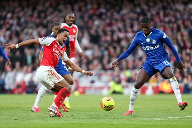 Jurrien Timber of Arsenal takes a shot Arsenal v Chelsea, Football, Premier League, Emirates Stadium, London, UK - 01 03 2026 EDITORIAL USE ONLY No use with unauthorised audio, video, data, fixture lists (outside the EU), club league logos or live services. Online in-match use limited to 45 images (+15 in extra time). No use to emulate moving images. No use in betting, games or Copyright: xAnthonyxHanc Shutterstockx 16718865u