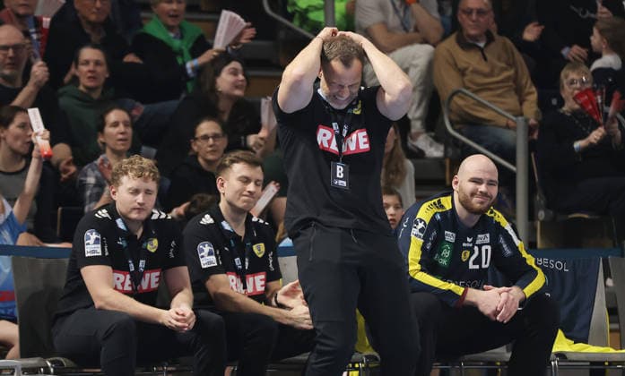 Trainer Maik Machulla und Bank fassungslos, enttäuscht Aktion Oberkörper Handball HBL Bundesliga Herren 23. Spieltag Saison 2025 2026 01.03.2026 Füchse Berlin vs Rhein Neckar Löwen RNL