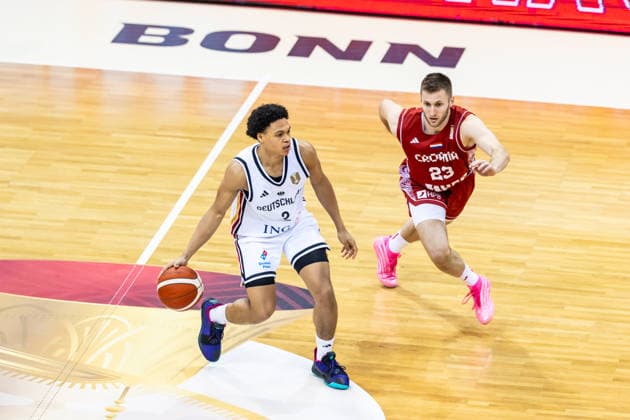 GER, FIBA Basketball World Cup 2027, European Qualifiers, Deutschland-Kroatien. 01.03.2026, Telekom Dome, Bonn, GER, FIBA Basketball World Cup 2027, European Qualifiers, Deutschland-Kroatien. Oscar da Silva (Deutschland, No1), Mateo Dreznjak (Kroatien, No23) Â Foto: Alexander Trienitz Bonn Telekom Dome Nordrhein-Westfalen Deutschland
