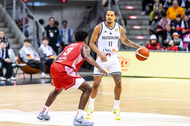 GER, FIBA Basketball World Cup 2027, European Qualifiers, Deutschland-Kroatien. 01.03.2026, Telekom Dome, Bonn, GER, FIBA Basketball World Cup 2027, European Qualifiers, Deutschland-Kroatien. Nelson Weidemann (Deutschland, No11), Jaleen Smith (Kroatien, No3) Â Foto: Alexander Trienitz Bonn Telekom Dome Nordrhein-Westfalen Deutschland