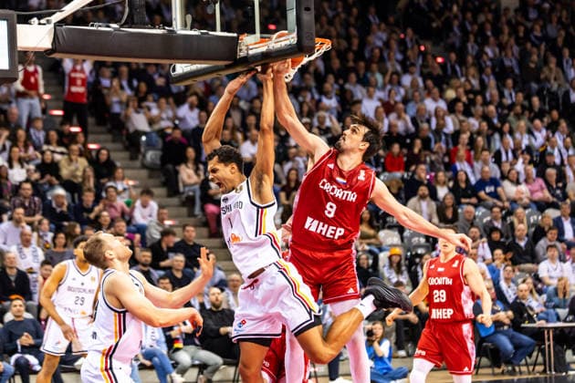 GER, FIBA Basketball World Cup 2027, European Qualifiers, Deutschland-Kroatien. 01.03.2026, Telekom Dome, Bonn, GER, FIBA Basketball World Cup 2027, European Qualifiers, Deutschland-Kroatien. Oscar da Silva (Deutschland, No1), Dario Saric (Kroatien, No9) Â Foto: Alexander Trienitz Bonn Telekom Dome Nordrhein-Westfalen Deutschland