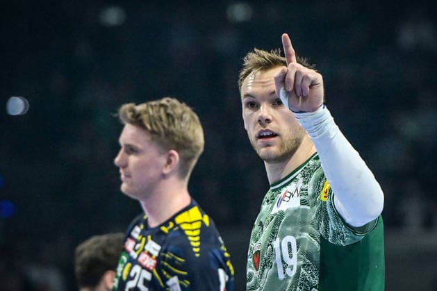 01.03.2026, xlakx, Handball Daikin HBL, Fuechse Berlin - Rhein-Neckar Löwen v.l. Haukur Thrastarson (Rhein-Neckar Loewen), Mathias Gidsel (Fuechse Berlin) gibt Anweisungen, gestikuliert mit den Armen, gesticulate, gives instructions Berlin