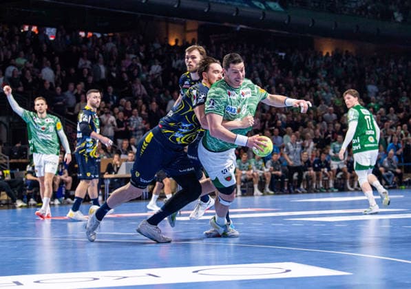 Handball, Herren, Saison 2025 2026, DAIKIN Handball-Bundesliga (23. Spieltag), Füchse Berlin - Rhein-Neckar Löwen, v.l. Robert Timmermeister (Löwen), Mijajlo Marsenic (Füchse Berlin), 01.03.2026, Copyright: xSebastianxRäppold MatthiasxKochx