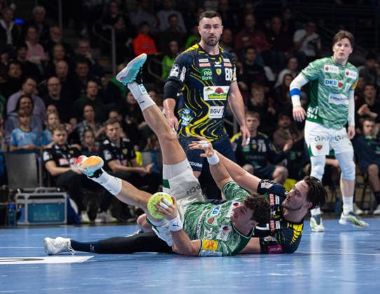 Handball, Herren, Saison 2025 2026, DAIKIN Handball-Bundesliga (23. Spieltag), Füchse Berlin - Rhein-Neckar Löwen, v.l. Lukas Herburger (Füchse Berlin), Robert Timmermeister (Löwen), 01.03.2026, Copyright: xSebastianxRäppold MatthiasxKochx