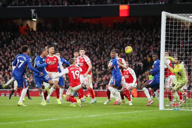 David Raya of Arsenal makes a save after Joao Pedro of Chelsea heads the ball Arsenal v Chelsea, Football, Premier League, Emirates Stadium, London, UK - 01 03 2026 EDITORIAL USE ONLY No use with unauthorised audio, video, data, fixture lists (outside the EU), club league logos or live services. Online in-match use limited to 45 images (+15 in extra time). No use to emulate moving images. No use in betting, games or Copyright: xAnthonyxHanc Shutterstockx 16718865ah