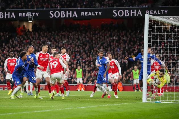 David Raya of Arsenal makes a save after Joao Pedro of Chelsea heads the ball Arsenal v Chelsea, Football, Premier League, Emirates Stadium, London, UK - 01 03 2026 EDITORIAL USE ONLY No use with unauthorised audio, video, data, fixture lists (outside the EU), club league logos or live services. Online in-match use limited to 45 images (+15 in extra time). No use to emulate moving images. No use in betting, games or Copyright: xAnthonyxHanc Shutterstockx 16718865ai