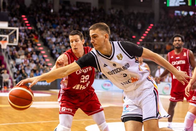 GER, FIBA Basketball World Cup 2027, European Qualifiers, Deutschland-Kroatien. 01.03.2026, Telekom Dome, Bonn, GER, FIBA Basketball World Cup 2027, European Qualifiers, Deutschland-Kroatien. Tim Schneider (Deutschland, No3) Â Foto: Alexander Trienitz Bonn Telekom Dome Nordrhein-Westfalen Deutschland