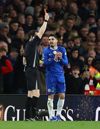 Pedro Neto of Chelsea is shown a red card by Referee Darren England Arsenal v Chelsea, Premier League, Football, Emirates Stadium, London, UK - 01 Mar 2026London Emirates Stadium United Kingdom EDITORIAL USE ONLY No use with unauthorised audio, video, data, fixture lists, club league logos or live services. Online in-match use limited to 120 images, no video emulation. No use in betting, games or single club league player publications. Copyright: xMichaelxZemanek Shutterstockx 16708844bf