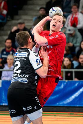 Bietigheim: HBL - 25 26 - SG BBM Bietigheim - HSG Nordhorn-Lingen v. li. im Zweikampf Frieder Bandlow (Nordhorn), Till Hermann (Bietighiem) Bietigheim-Bissingen Egetrans Arena Baden-Württemberg Deutschland