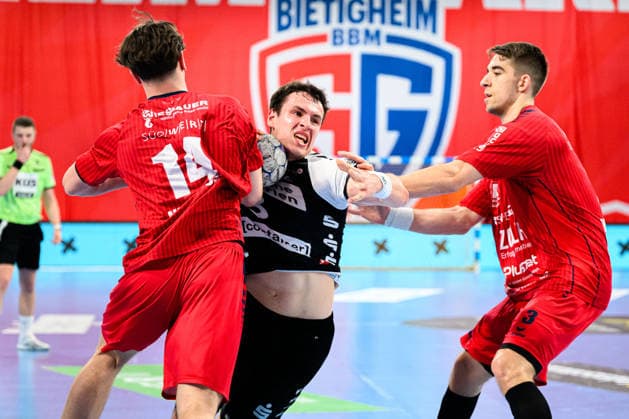 Bietigheim: HBL - 25 26 - SG BBM Bietigheim - HSG Nordhorn-Lingen v.li. Fynn Nicolaus (Bietigheim), Christian Wilhelm (Nordhorn), Nikola Vlahovic (Bietigheim) Bietigheim-Bissingen Egetrans Arena Baden-Württemberg Deutschland