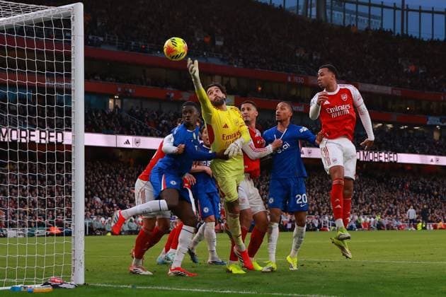 David Raya of Arsenal makes a save - Arsenal v Chelsea, Premier League, Emirates Stadium, London, UK - 1st March 2026 Editorial Use Only - DataCo restrictions apply, No free usage or syndication, standard fees apply. Arsenal v Chelsea, Premier League, Football, Emirates Stadium, London, UK - 01 Mar 2026London Emirates Stadium England United Kingdom EDITORIAL USE ONLY No use with unauthorised audio, video, data, fixture lists, club league logos or live services. Online in-match use limited to 120 images, no video emulation. No use in betting, games or single club league player publications. Copyright: xMDI Shutterstockx 16717017f