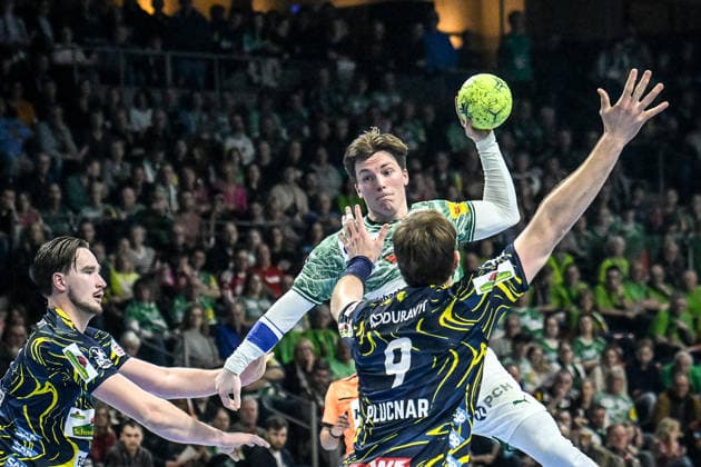 01.03.2026, xlakx, Handball Daikin HBL, Fuechse Berlin - Rhein-Neckar Löwen v.l. Robert Timmermeister (Rhein-Neckar Loewen), Steven Plucnar Jacobsen (Rhein-Neckar Loewen), Nils Lichtlein (Fuechse Berlin) setzt zum Sprungwurf an Berlin