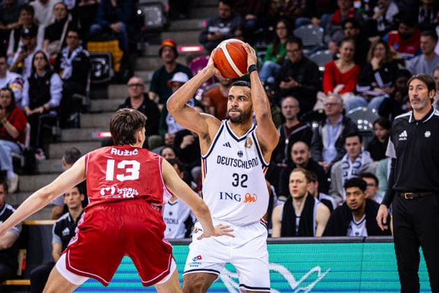 FIBA World Cup Qualifier: Germany vs. Croatia; 01.03.2026 Johannes Thiemann (Deutscher Basketball Bund 32) gegen Michael RuziÄ‡ (Croatia 13) - FIBA Basketball World Cup 2027 European Qualifiers, Deutschland vs. Kroatien, 1.3.2026, Telekom Dome, Bonn Copyright: xBEAUTIFULxSPORTS Derixx
