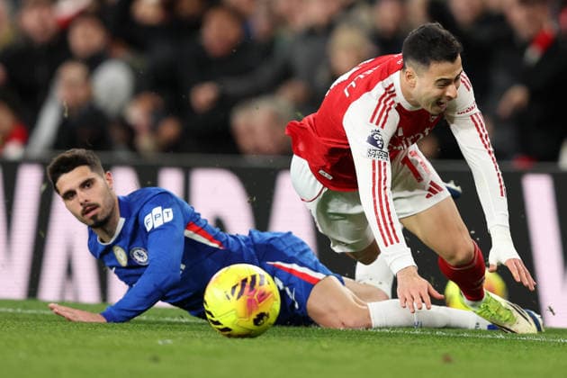 Arsenal v Chelsea 01 March 2026, London - Premier League Football - Arsenal v Chelsea - Pedro Neto of Chelsea fouls Gabriel Martinelli of Arsenal to receive his second yellow and therefore a red card - Photo: Charlotte Wilson Offside. London UK Copyright: xCharlottexWilsonx xOffsidexOffside