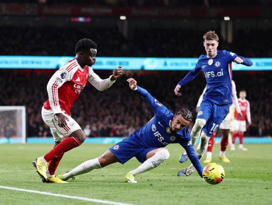 London, England, 1st March 2026. Bukayo Saka of Arsenal gets past Malo Gusto of Chelsea during the Arsenal vs Chelsea Premier League match at the Emirates Stadium, London. Picture credit should read: David Klein Sportimage EDITORIAL USE ONLY. No use with unauthorised audio, video, data, fixture lists, club league logos or live services. Online in-match use limited to 120 images, no video emulation. No use in betting, games or single club league player publications. SPI_103_DK_Arsenal_Chelsea SPI-4568-0102