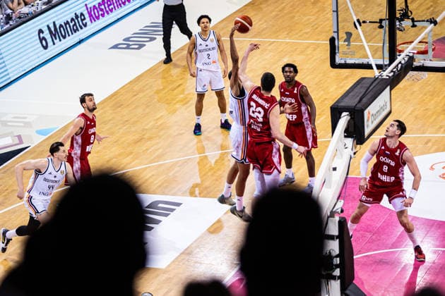 FIBA World Cup Qualifier: Germany vs. Croatia; 01.03.2026 Louis Olinde (Deutscher Basketball Bund 16) gegen Mateo DreÅ¾njak (Croatia 23) - FIBA Basketball World Cup 2027 European Qualifiers, Deutschland vs. Kroatien, 1.3.2026, Telekom Dome, Bonn Copyright: xBEAUTIFULxSPORTS Derixx
