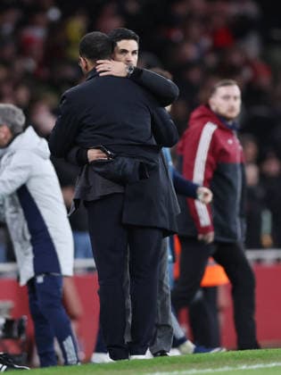 London, England, 1st March 2026. Mikel Arteta manager of Arsenal hugs Liam Rosenior manager of Chelsea during the Arsenal vs Chelsea Premier League match at the Emirates Stadium, London. Picture credit should read: David Klein Sportimage EDITORIAL USE ONLY. No use with unauthorised audio, video, data, fixture lists, club league logos or live services. Online in-match use limited to 120 images, no video emulation. No use in betting, games or single club league player publications. SPI_112_DK_Arsenal_Chelsea SPI-4568-0111