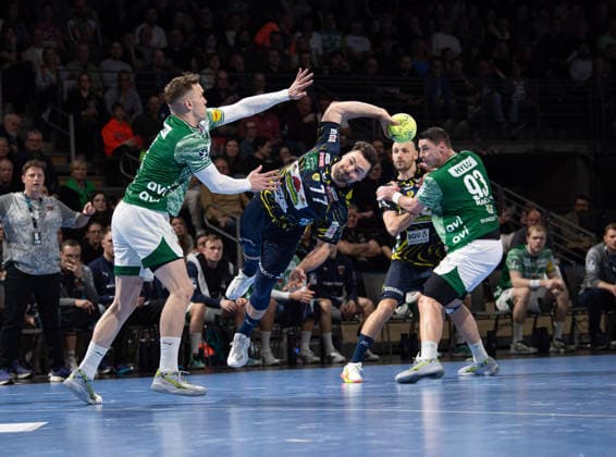Handball, Herren, Saison 2025 2026, DAIKIN Handball-Bundesliga (23. Spieltag), Füchse Berlin - Rhein-Neckar Löwen, v.l. Lasse Bredekjaer Andersson (Füchse Berlin), Dani Baijens (Löwen), 01.03.2026, Copyright: xSebastianxRäppold MatthiasxKochx