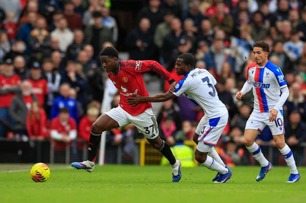 Manchester United, ManU v Crystal Palace, Premier League Kobbie Mainoo (37) of Manchester United tries to run clear of Tyrick Mitchell (3) of Crystal Palace during the Premier League match between Manchester United and Crystal Palace at Old Trafford, Manchester, UK on 1 March 2026. Manchester Old Trafford Greater Manchester UK Editorial use only DataCo restrictions apply See www.football-dataco.com , Copyright: xConorxMolloyx PSI-23823-0112