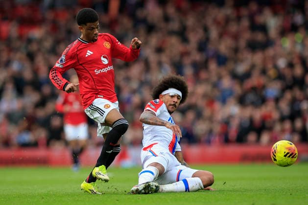 Manchester United, ManU v Crystal Palace, Premier League Amad Diallo (16) of Manchester United and Chris Richards (26) of Crystal Palace challenge for the ball during the Premier League match between Manchester United and Crystal Palace at Old Trafford, Manchester, UK on 1 March 2026. Manchester Old Trafford Greater Manchester UK Editorial use only DataCo restrictions apply See www.football-dataco.com , Copyright: xConorxMolloyx PSI-23823-0116
