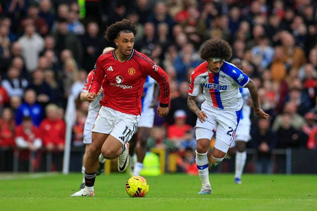 Manchester United, ManU v Crystal Palace, Premier League Joshua Zirkzee (11) of Manchester United runs clear of Chris Richards (26) of Crystal Palace during the Premier League match between Manchester United and Crystal Palace at Old Trafford, Manchester, UK on 1 March 2026. Manchester Old Trafford Greater Manchester UK Editorial use only DataCo restrictions apply See www.football-dataco.com , Copyright: xConorxMolloyx PSI-23823-0118