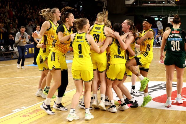 DEU, easyCredit DBBL, ALBA vs. Rutronik Stars Keltern, 01.03.2026, Soemmeringhalle, Berlin, DEU, easyCredit DBBL, ALBA vs. Rutronik Stars Keltern, im Bild ALBA-Spielerinnenkreis
