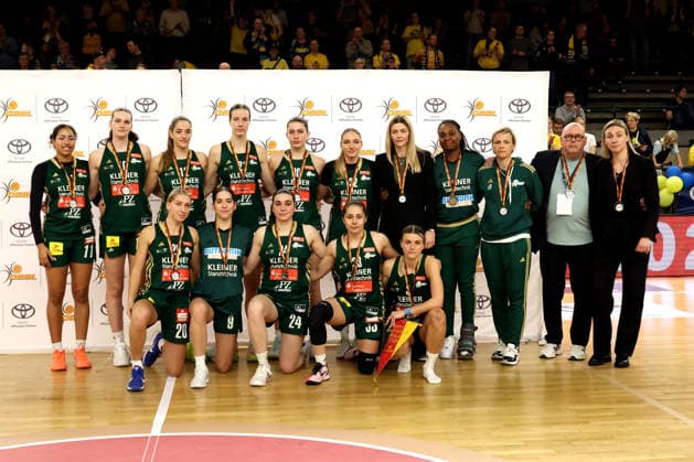 DEU, easyCredit DBBL, ALBA vs. Rutronik Stars Keltern, 01.03.2026, Soemmeringhalle, Berlin, DEU, easyCredit DBBL, ALBA vs. Rutronik Stars Keltern, im Bild Trainerin Matea Tavic (Rutronik Stars Keltern), Kelterner-Spielerinnen,