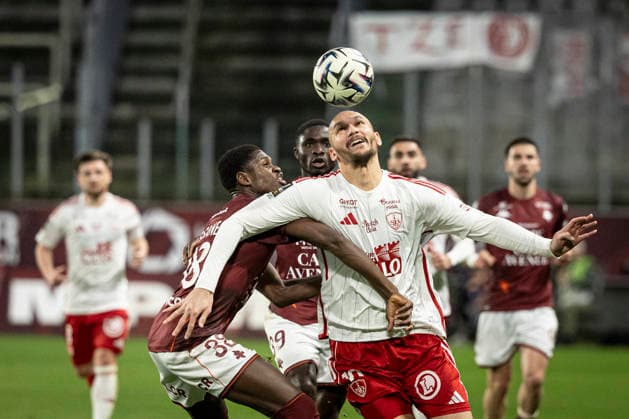 FOOTBALL : Metz vs Stade Brestois - ligue 1 - Metz - 01 03 26 Ludovic Ajorque 19 et Sadibou SanÃ 38  Copyright: xelyxandroxcegarrax