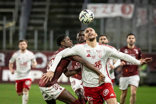 FOOTBALL : Metz vs Stade Brestois - ligue 1 - Metz - 01 03 26 Ludovic Ajorque 19 et Sadibou SanÃ 38  Copyright: xelyxandroxcegarrax