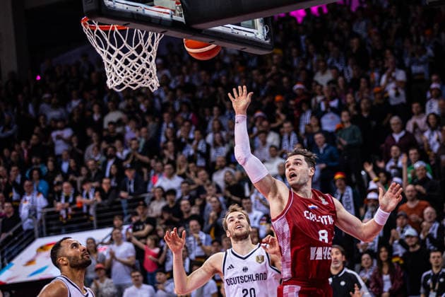 FIBA World Cup Qualifier: Germany vs. Croatia; 01.03.2026 Mario Hezonja (Croatia 8) punktet und punktet - FIBA Basketball World Cup 2027 European Qualifiers, Deutschland vs. Kroatien, 1.3.2026, Telekom Dome, Bonn Copyright: xBEAUTIFULxSPORTS Derixx