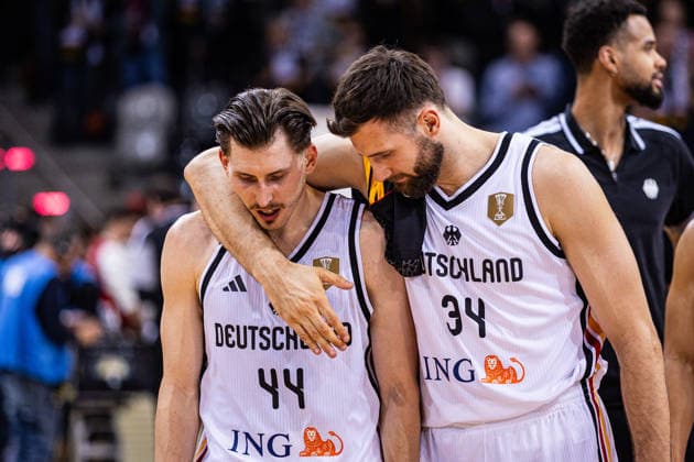 FIBA World Cup Qualifier: Germany vs. Croatia; 01.03.2026 David Kramer (Deutscher Basketball Bund 44) und Leon Kratzer (Deutscher Basketball Bund 34) - FIBA Basketball World Cup 2027 European Qualifiers, Deutschland vs. Kroatien, 1.3.2026, Telekom Dome, Bonn Copyright: xBEAUTIFULxSPORTS Derixx
