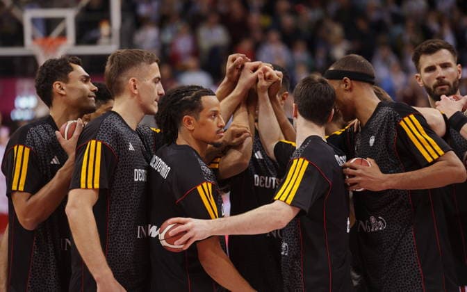 Länderspiel Deutschland vs. Kroatien iin Bonn WM-Qualifikation (Laenderspiel Weltmeisterschaftsvorbereitung) Hier: Mannschaftsbild Huddle