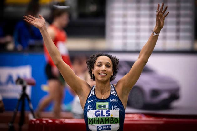 Deutsche Leichtathletik-Hallenmeisterschaften; Dortmund, 01.03.2026 Es ging nicht so weit, trotzdem gewonnen: Malaika Mihambo (LG Kurpfalz) bedankt sich beim Publikum; Deutsche Leichtathletik-Hallenmeisterschaften am 01.03.2026 in der Helmut-Körnig-Halle in Dortmund. *** German Athletics Indoor Championships Dortmund, 01 03 2026 It didnt go that far, but still won Malaika Mihambo LG Kurpfalz thanks the audience German Athletics Indoor Championships on 01 03 2026 in the Helmut Körnig Hall in Dortmund Copyright: xBEAUTIFULxSPORTS AxelxKohringx