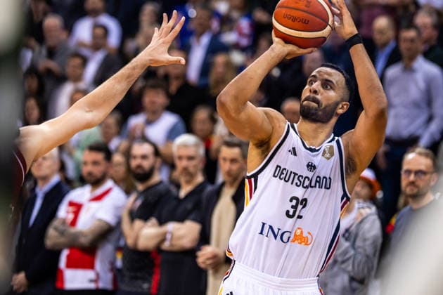 GER, FIBA Basketball World Cup 2027, European Qualifiers, Deutschland-Kroatien. 01.03.2026, Telekom Dome, Bonn, GER, FIBA Basketball World Cup 2027, European Qualifiers, Deutschland-Kroatien. Johannes Thiemann (Deutschland, No 32) Â Foto: Alexander Trienitz Bonn Telekom Dome Nordrhein-Westfalen Deutschland