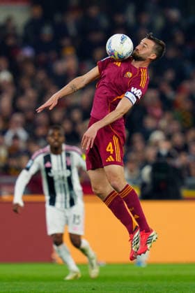 AS Roma v Juventus FC - Serie A Enilive Bryan Cristante of AS Roma controls the ball during the serie Serie A Enilive match between AS Roma and Juventus FC at Stadio Olimpico on March 01, 2026 in Rome, Italy Rome Stadio Olimpico Lazio Italy Copyright: xGiuseppexMaffiax 260301_SerieA_Roma-Juventus_GM_06558