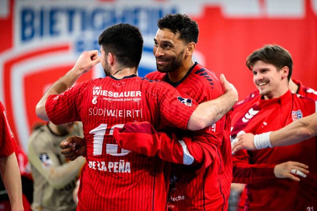 Bietigheim: HBL - 25 26 - SG BBM Bietigheim - HSG Nordhorn-Lingen Juan de la Pena (Bietigheim), Djibril M™Bengue (Bietigheim) Bietigheim-Bissingen Egetrans Arena Baden-Württemberg Deutschland