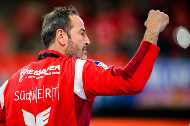 Bietigheim: HBL - 25 26 - SG BBM Bietigheim - HSG Nordhorn-Lingen Trainer Iker Romero (Bietigheim) Bietigheim-Bissingen Egetrans Arena Baden-Württemberg Deutschland