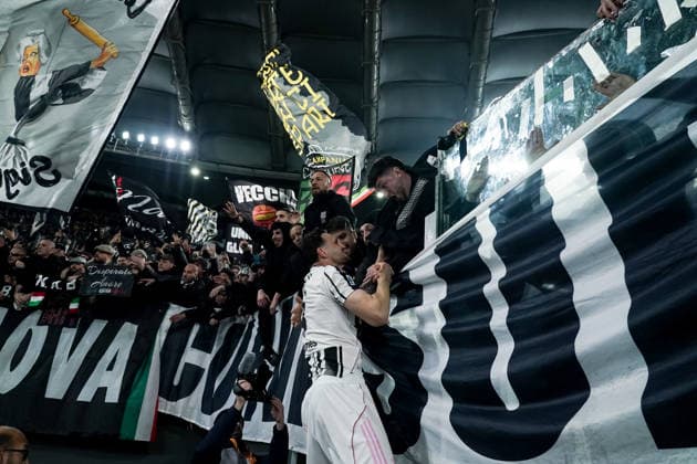 AS Roma v Juventus FC - Serie A Enilive Federico Gatti of Juventus FC celebrates with supporters at the end of the serie Serie A Enilive match between AS Roma and Juventus FC at Stadio Olimpico on March 01, 2026 in Rome, Italy Rome Stadio Olimpico Lazio Italy Copyright: xGiuseppexMaffiax 260301_SerieA_Roma-Juventus_GM_06256