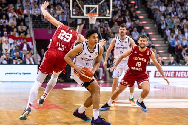 GER, FIBA Basketball World Cup 2027, European Qualifiers, Deutschland-Kroatien. 01.03.2026, Telekom Dome, Bonn, GER, FIBA Basketball World Cup 2027, European Qualifiers, Deutschland-Kroatien. Jack Kayil (Deutschland, No2), Luka Bozic (Kroatien, No29) Â Foto: Alexander Trienitz Bonn Telekom Dome Nordrhein-Westfalen Deutschland