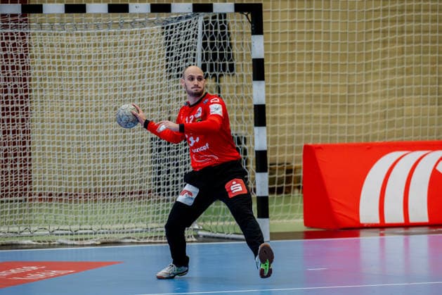 Krefeld, 01.03.2026, Handball, Herren, 2. Bundesliga, 22. Spieltag, 2025 2026: HSG Krefeld Niederrhein HC Oppenweiler Backnang Pau Guitart (HSG Krefeld Niederrhein Niederrhein, 12) beim Abwurf Krefeld Glockenspitzhalle NRW Germany