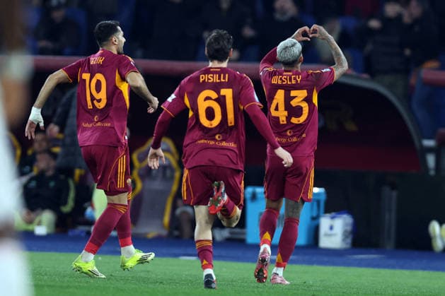 CALCIO - Serie A - AS Roma vs Juventus FC Rome, Italy - March 1, 2026: Wesley of Roma score the goal and celebrate with the teammates during the Serie A Enilive 2025-2026 football match between AS Roma vs Fc Juventus of Turin at Olympic Stadium. Rome Italy  Copyright: xIPAxSport ABACAx