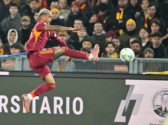 March 1, 2026, Rome, Italy: WESLEY FRANCA , of Roma in action during an Italian Serie A football match between AS Roma and FC Juventus at the Stadio Olimpico in Rome. Soccer 2026: Roma 3:3 Juventus  - ZUMAs236 20260301_aap_s236_053 Copyright: xFabioxSassox