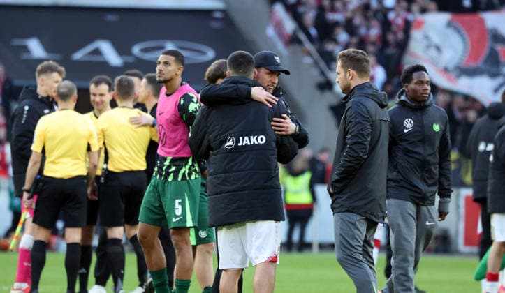 01.03.26 VfB Stuttgart - VfL Wolfsburg Deutschland, Stuttgart, 01.03.2026, Fussball, Bundesliga, Saison 2025 2026, VfB Stuttgart - VfL Wolfsburg (4:0): v.l. Deniz Undav (VfB Stuttgart), Sebastian Hoeneß (Trainer VfB Stuttgart).