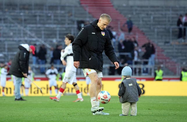 01.03.26 VfB Stuttgart - VfL Wolfsburg Deutschland, Stuttgart, 01.03.2026, Fussball, Bundesliga, Saison 2025 2026, VfB Stuttgart - VfL Wolfsburg (4:0): Chris Führich (VfB Stuttgart) mit Kind Sohn.