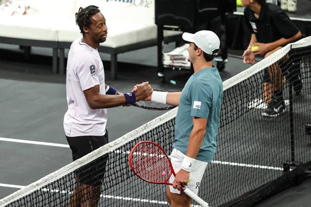 March 1, 2026: (L-R) Gael Monfils and Joao Fonseca greet each other at the net during the MGM Slam Presented by Capital One on March 1, 2026 at T-Mobile Arena in Las Vegas, NV. Cal Media. Tennis 2026: MGM Slam Presented By Capital One MAR 01  - ZUMAc04_ 20260301_zma_c04_070 Copyright: xChristopherxTrimx