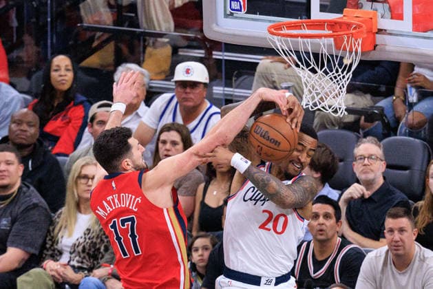 March 1, 2026, Inglewood, California, USA: John Collins 20 of the Los Angeles Clippers blocks a shot by Karlo Matkovic 17 of the New Orleans Pelicans during their 2026 NBA, Basketball Herren, USA regular season game on Sunday March 1, 2026 at Intuit Dome Arena in Inglewood, California. JAVIER ROJAS PI Inglewood USA - ZUMAp124 20260301_zaa_p124_030 Copyright: xJavierxRojasx