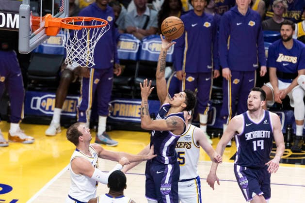 March 1, 2026, Los Angeles, California, USA: Sacramento KingsÃ¢â‚¬â ¢ Nique Clifford (5) shoots against the Los Angeles Lakers during an NBA, Basketball Herren, USA basketball game at Crypto.com Arena on Sunday, March 1, 2026 in Los Angeles. NBA 2026: Lakers 128 : 104 Kings  - ZUMAc68_ 20260301_zaf_c68_064 Copyright: xRingoxChiux