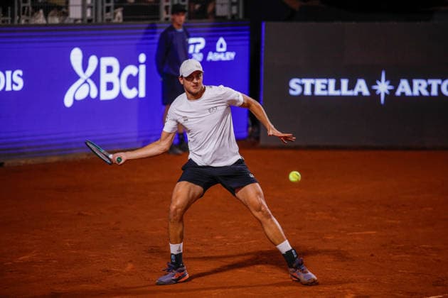 Chile Open 2026 ATP, Tennis Herren 250) FINAL On March 1, 2026, in Santiago, Chile, Italian Luciano Darderi returns a shot during his singles final match against Germany s Yannick Hanfmann at the Chile Open (ATP 250) held at Court Central of San Carlos de Apoquindo in Santiago de Chile. SANTIAGO Chile  Copyright: xReinaldoxUbillax originalFilename:ubilla-notitle260301_np2et.jpg